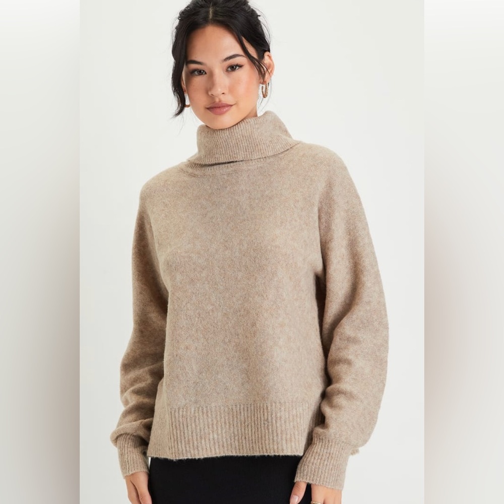 EUC- Lulu’s Taupe Turtleneck Sweater - size L